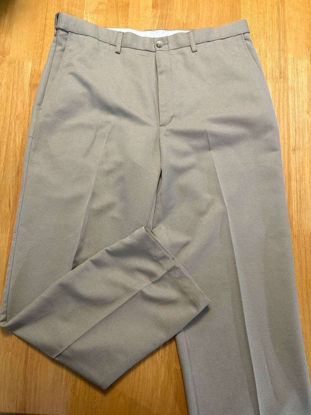 Haggar Mens 36x31 Khaki Dress Pants Flat Front Straight Leg Business Slacks